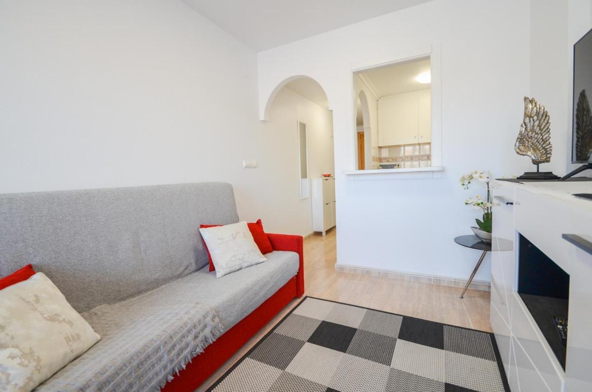 Schoene Wohnung Mit Pool , Wi-Fi Und Privat Garage Торевиеха Екстериор снимка
