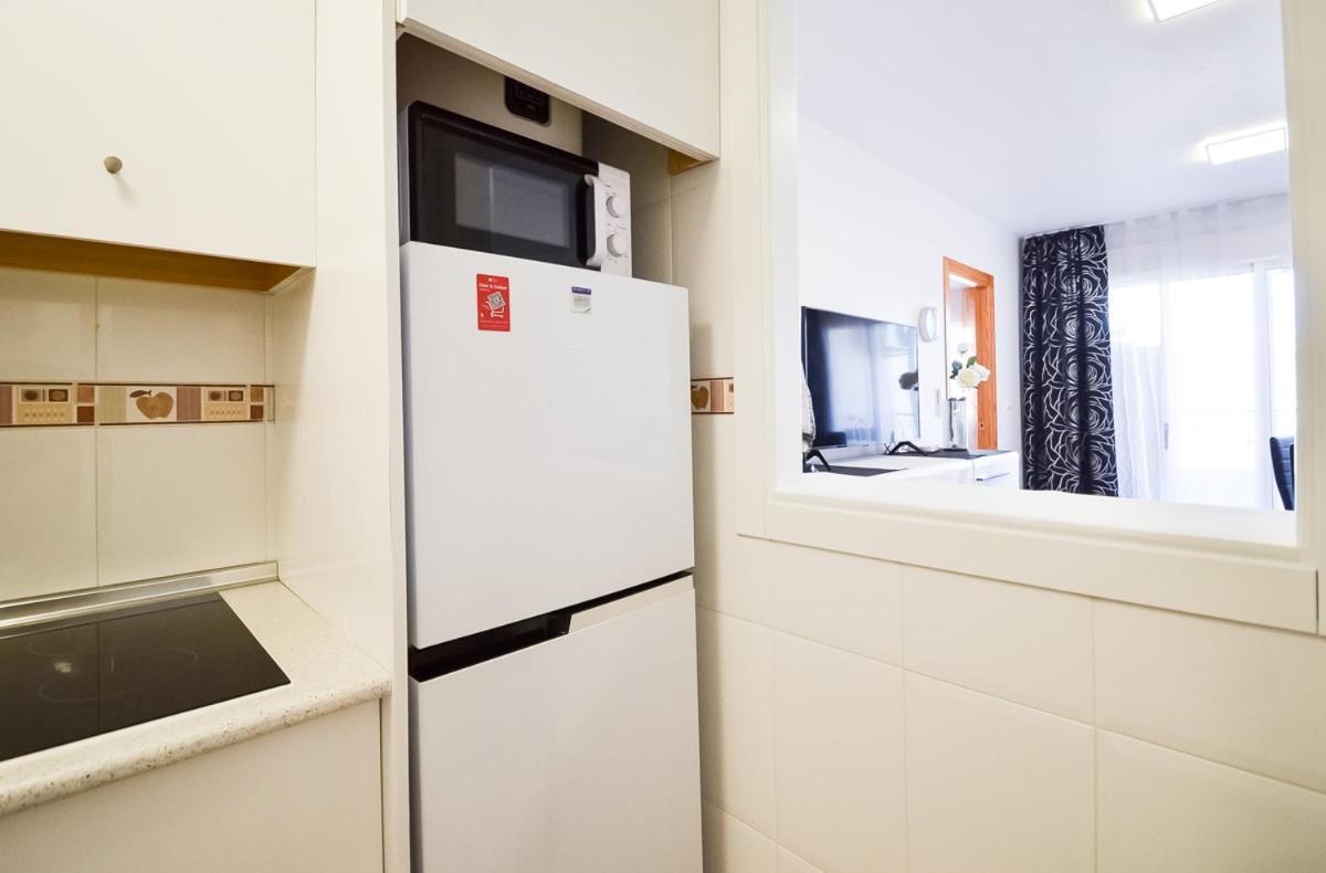 Schoene Wohnung Mit Pool , Wi-Fi Und Privat Garage Торевиеха Екстериор снимка
