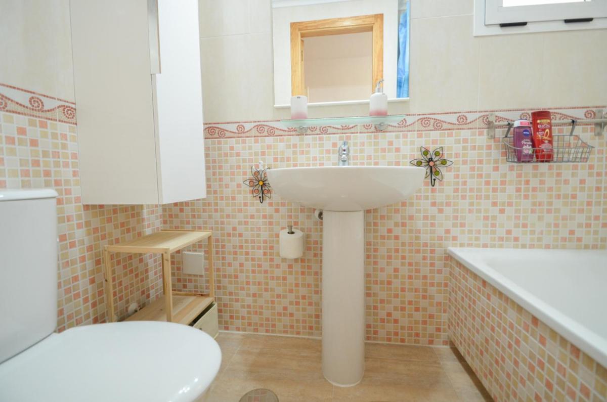 Schoene Wohnung Mit Pool , Wi-Fi Und Privat Garage Торевиеха Екстериор снимка